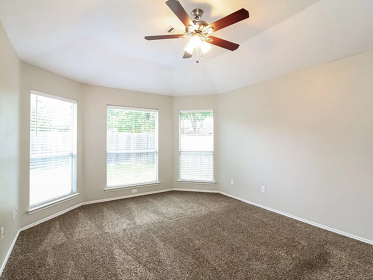 2809 Berry Hl — Photo 8