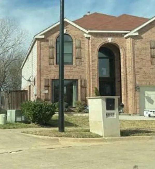 6025 Silverleaf Ln photo 1