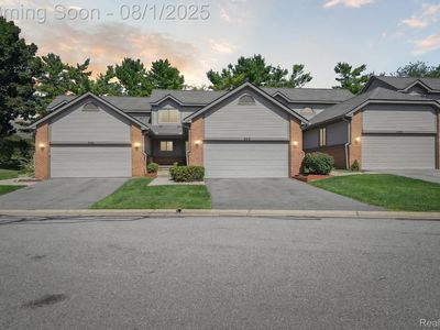 999 Hickory Dr, Brighton, MI, 48116