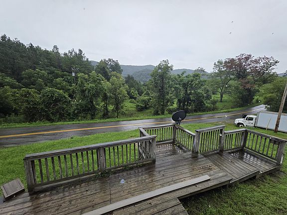 3rd image of 6827 Blacksburg Rd
