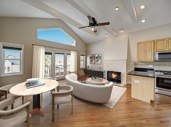 3rd image of 3041 N California Ave #3