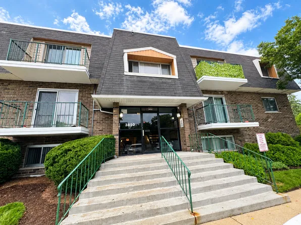 3850 S Parkway Dr APT 1G, Northbrook, IL 60062