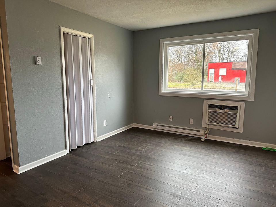 Bedroom 1 - Updated rooms - freshly painted and new flooring