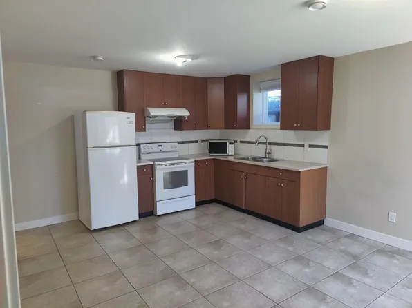 4296 Dundas St, Burnaby, BC V5C 1B1
