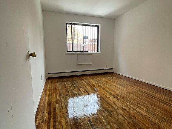 5th image of 3049 Linden Pl Floor 2