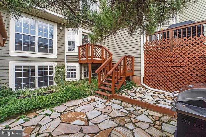21163 Crocus Ter — Photo 3