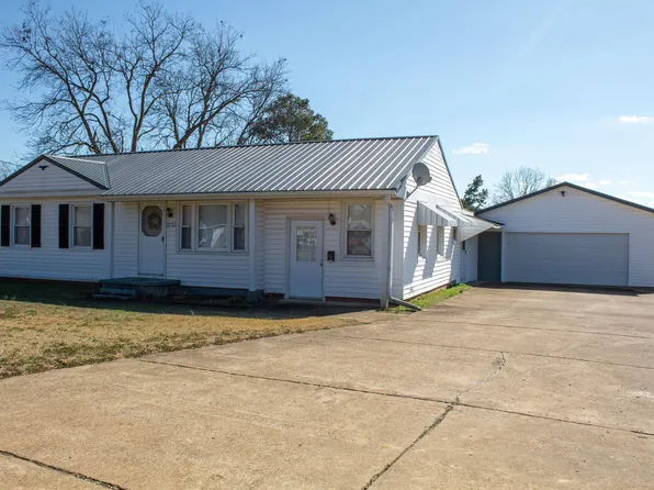 2732 Lake Dr, Union City, TN 38261