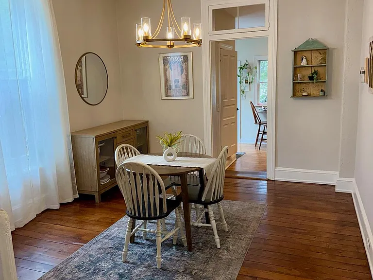 221 W Court St — Photo 9