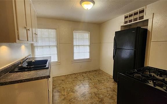 5th image of 3110 48th St