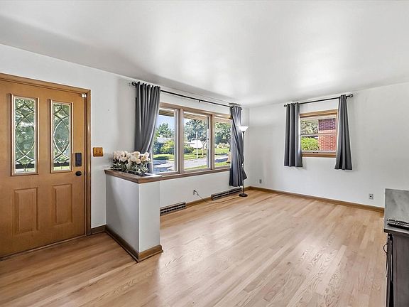 3rd image of 10923 W Cameron AVENUE