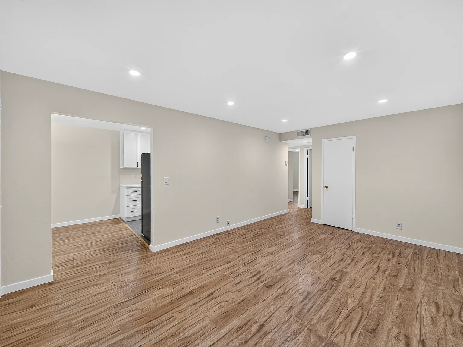 2 bed, 1.0 bath, 950 sqft, $2,850 — Photo 4