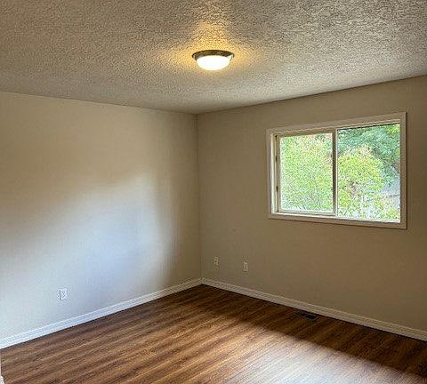 5th image of 820 Kern St #1/2