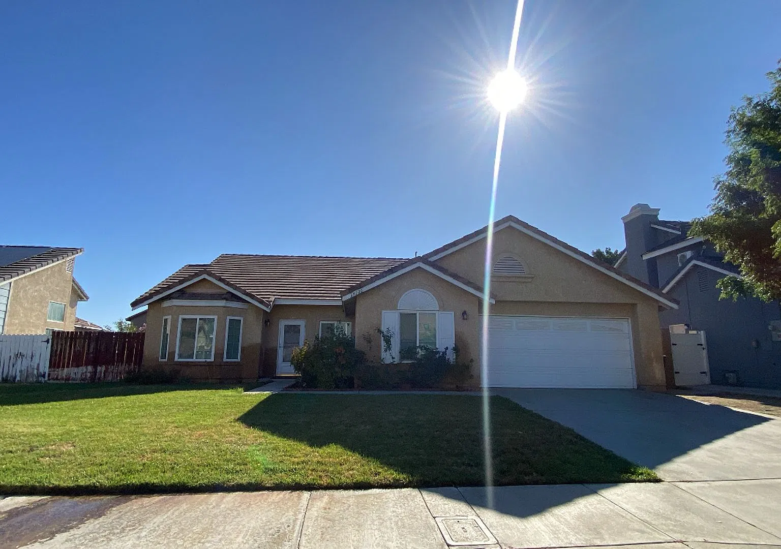 East Palmdale Home — Photo 1