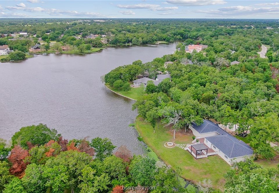 1st image of 11092 Lakefront Dr