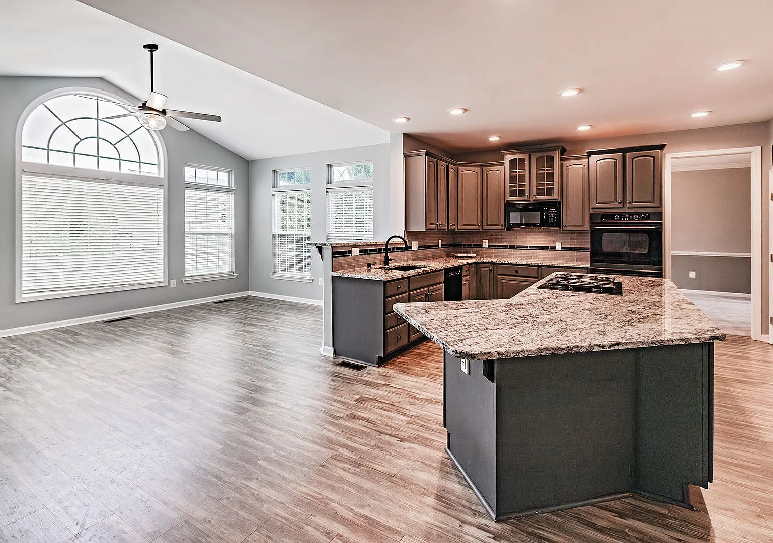Middletown - 4 bedrooms, 3.5 bath home — Photo 4