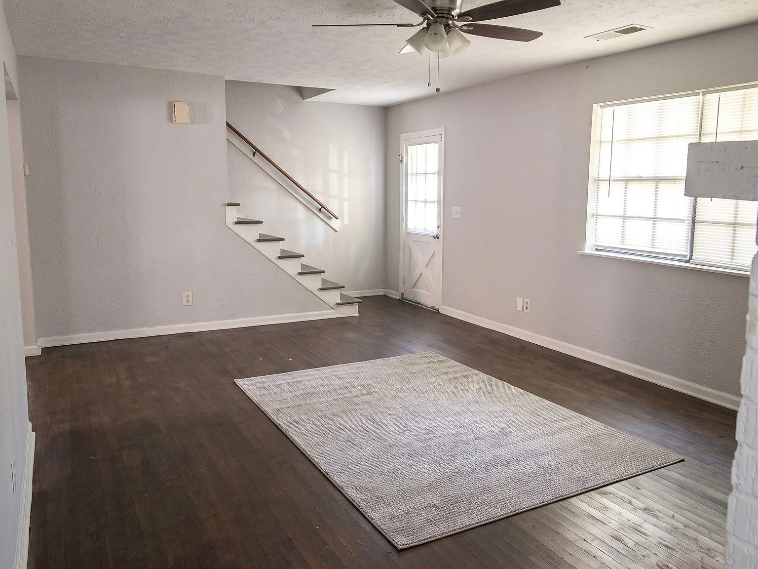 4 bed, 2.0 bath, 2452 sqft, $1,092 — Photo 4