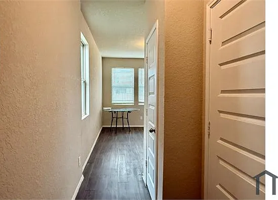 3 bed, 1311 sqft, $1,700 — Photo 2