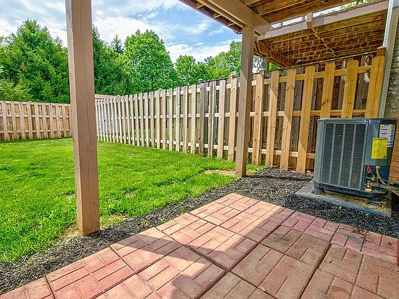 Walk-out Rear Patio