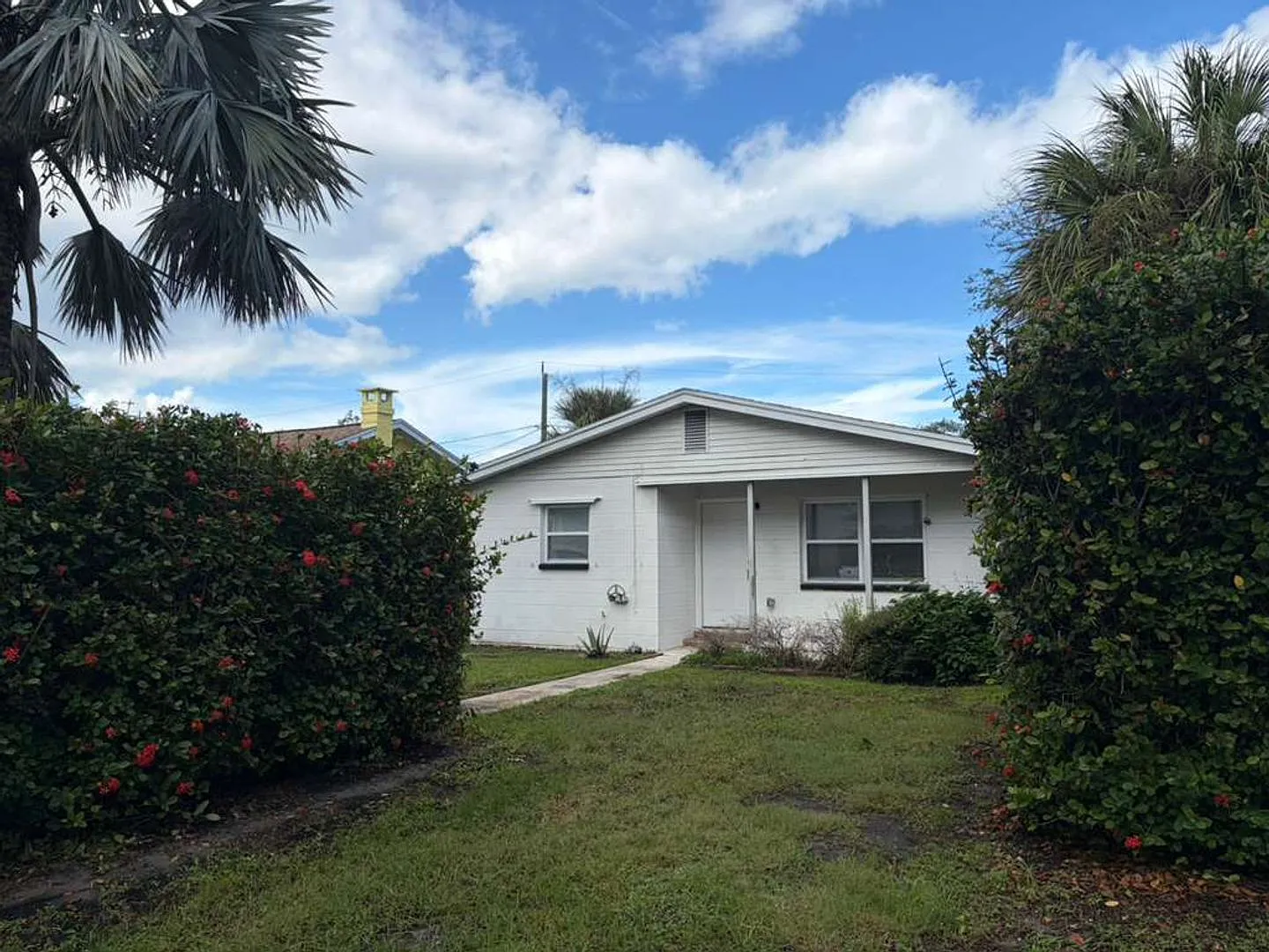In the Heart of Gulfport's Arts District! Newly Renovated Home — Photo 1