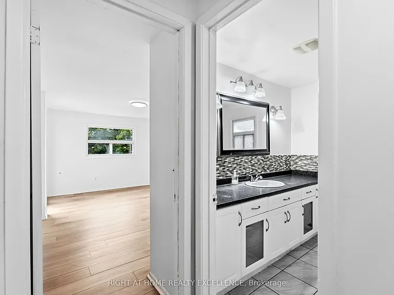 10 Banting Cres #UPPER — Photo 29