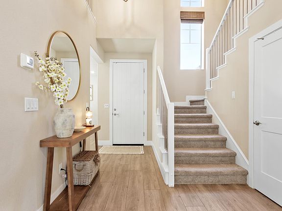 3rd image of 1916 Beale Cir