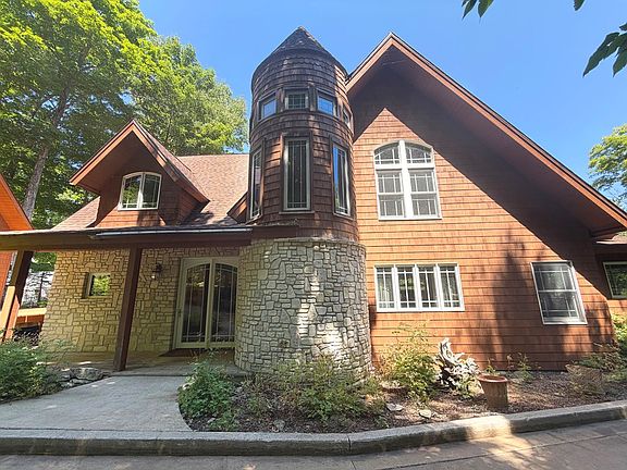 5th image of 2228 Green Bay Rd
