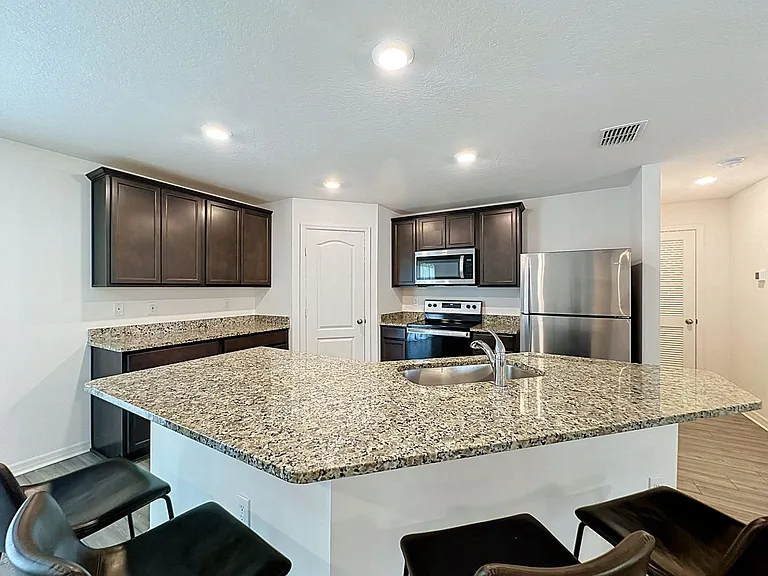 1407 Hillsborough Way — Photo 13