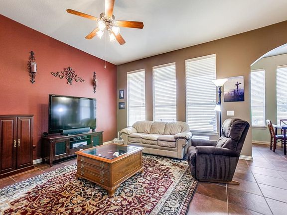 5th image of 925 Grand Cypress Ln