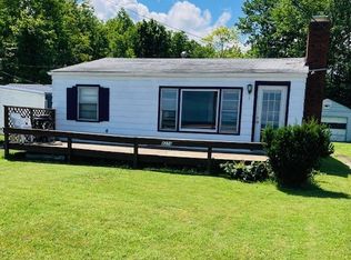 4374 Lake Rd E, Geneva, OH 44041