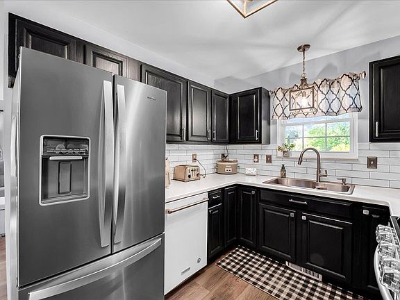 5th image of 1303 Russell Ct