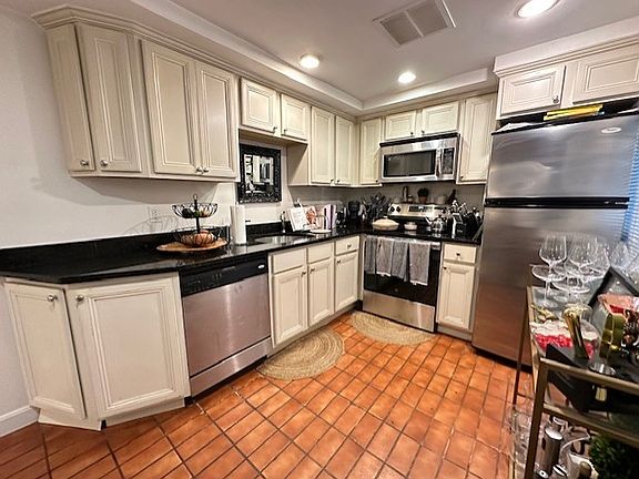 5th image of 17 Greenough Ln #3