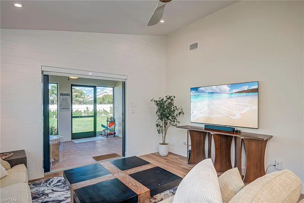 3 bed, 2.0 bath, 1322 sqft, $6,000 — Photo 4