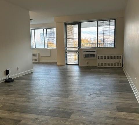 3rd image of 45 Sidney Ave W #5H