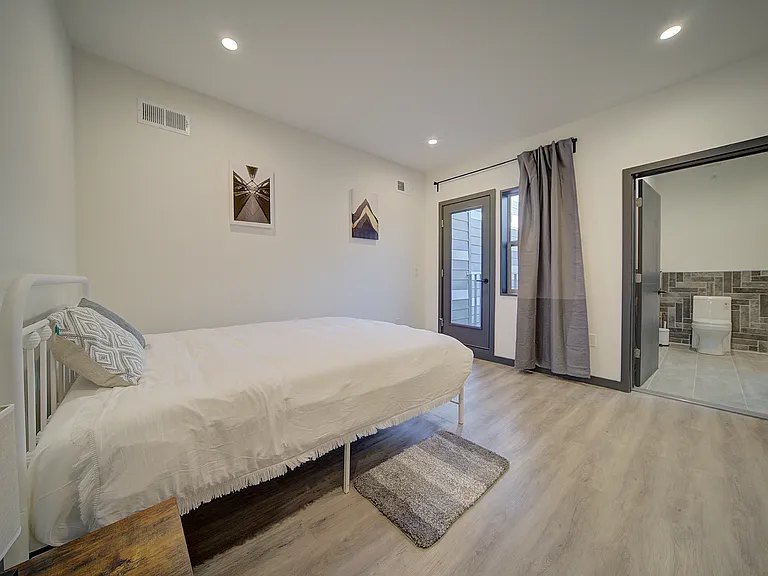 44 N 40th St — Photo 10