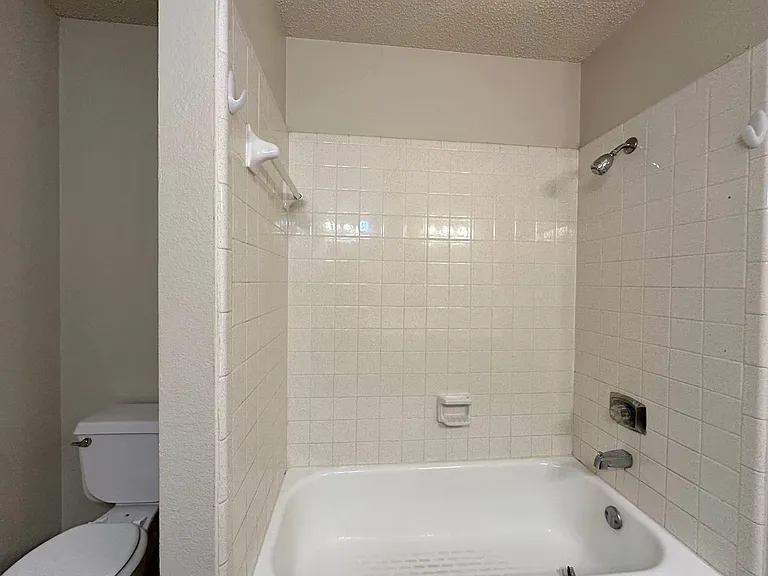 109 S Brook Dr — Photo 32