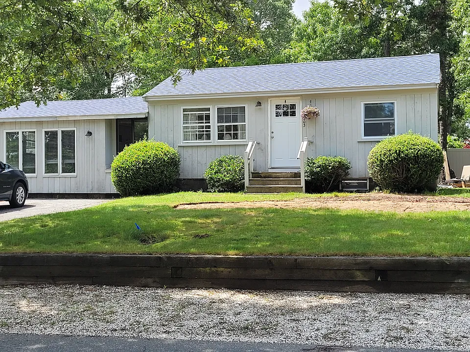 203 Monomoscoy Rd