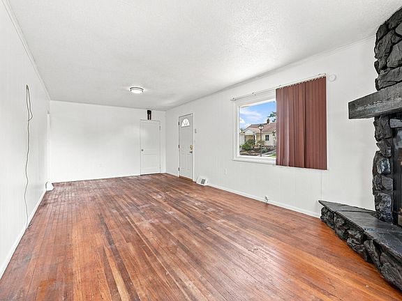 4th image of 1901 Poinsette Dr