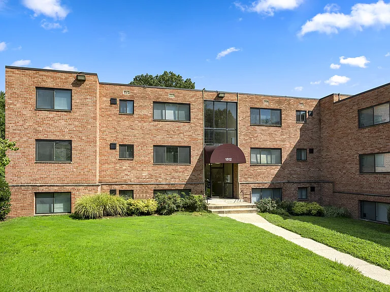Overlook Apartments — Photo 17