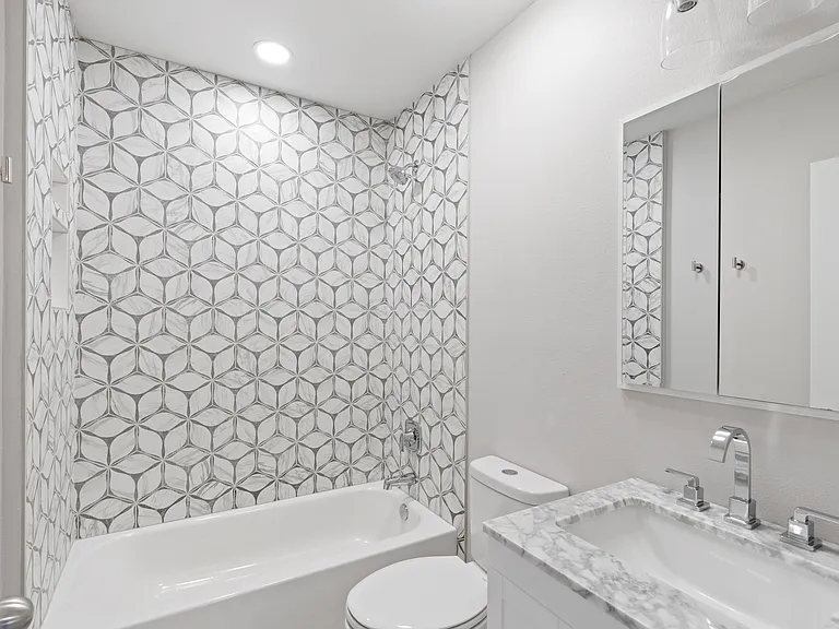 W Lakeside Dr — Photo 13