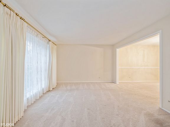 2nd image of 13 Montauk Ln