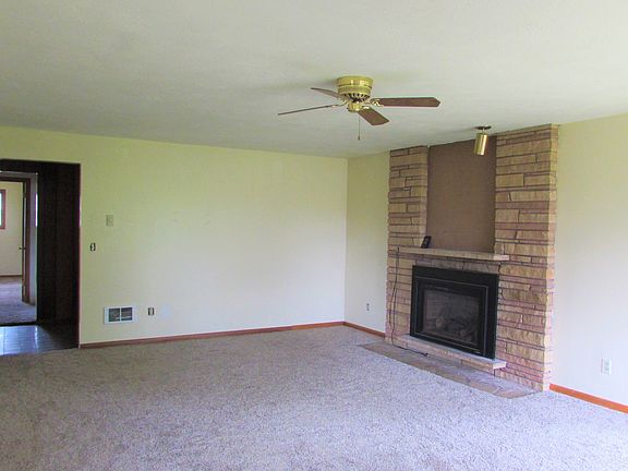 3rd image of 106 S Lawrence Cir