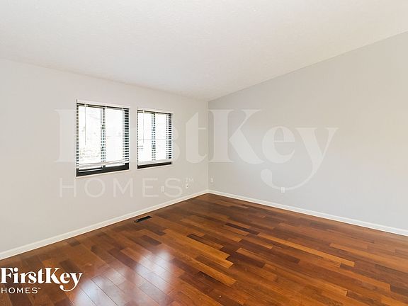 4th image of 5571 Creekwood Cir