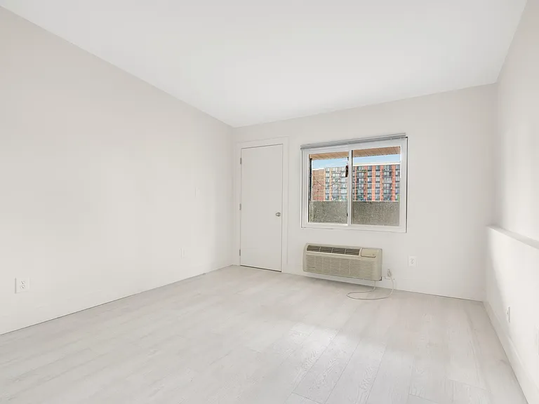 512-514 Observer Hwy #4W — Photo 16