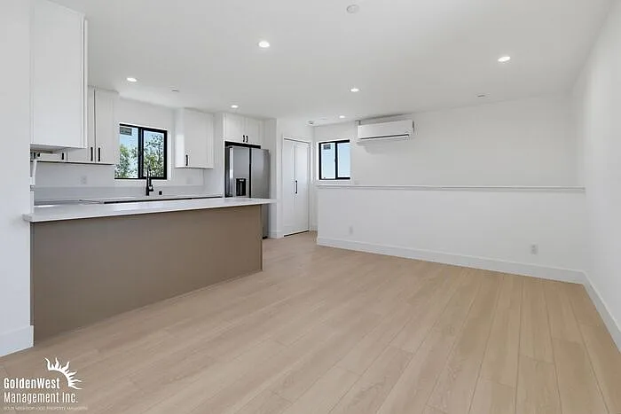 3075 Hawthorn St #5 — Photo 4