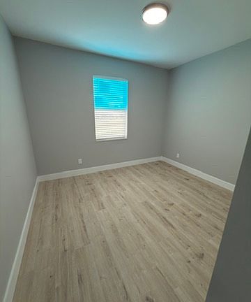 5th image of 7807 Chesebro Ave