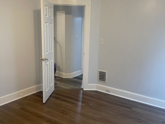 5th image of 1213 Brockley Ave