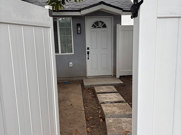 2nd image of 506 W Hillcrest Blvd #1