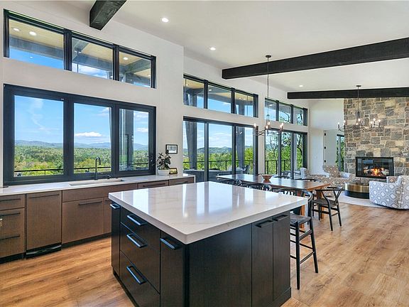 11th image of 231 Keowee Turtlehead Rd