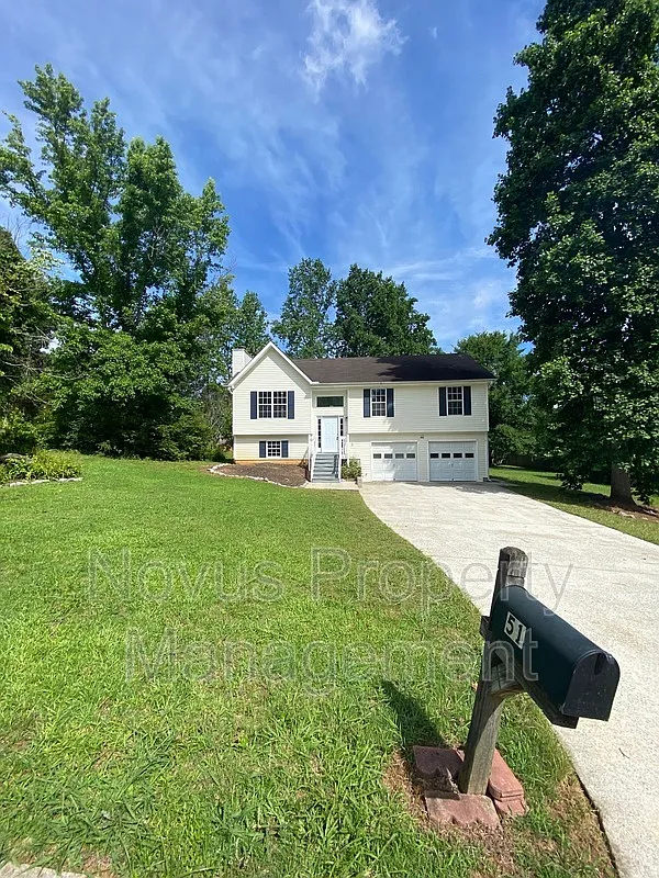 3 bed, 2.0 bath, 2000 sqft, $1,779 — Photo 2