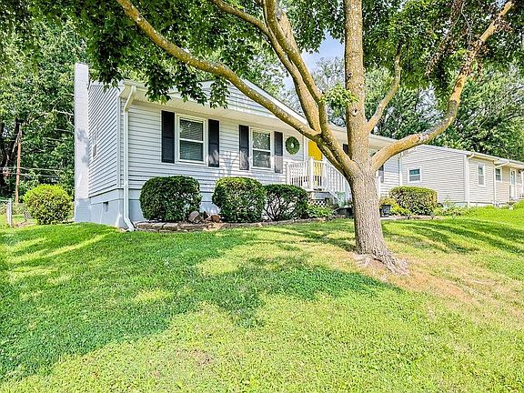 3rd image of 2402 Meadow Trl
